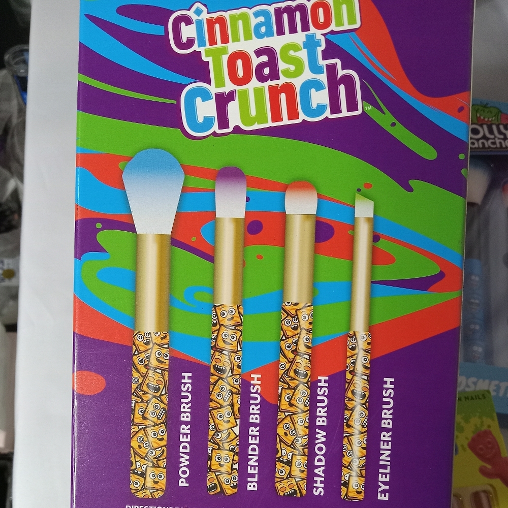 Cosmetics Navalty Brushes Bundle - image 3